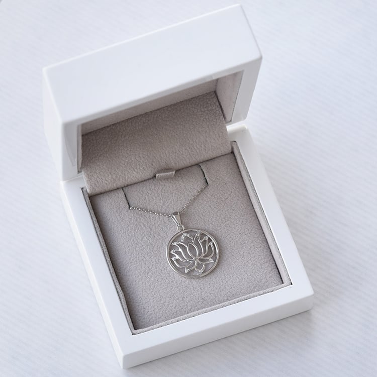 Stříbrný přívěsek lotos s lab-grown diamanty Yule 104432