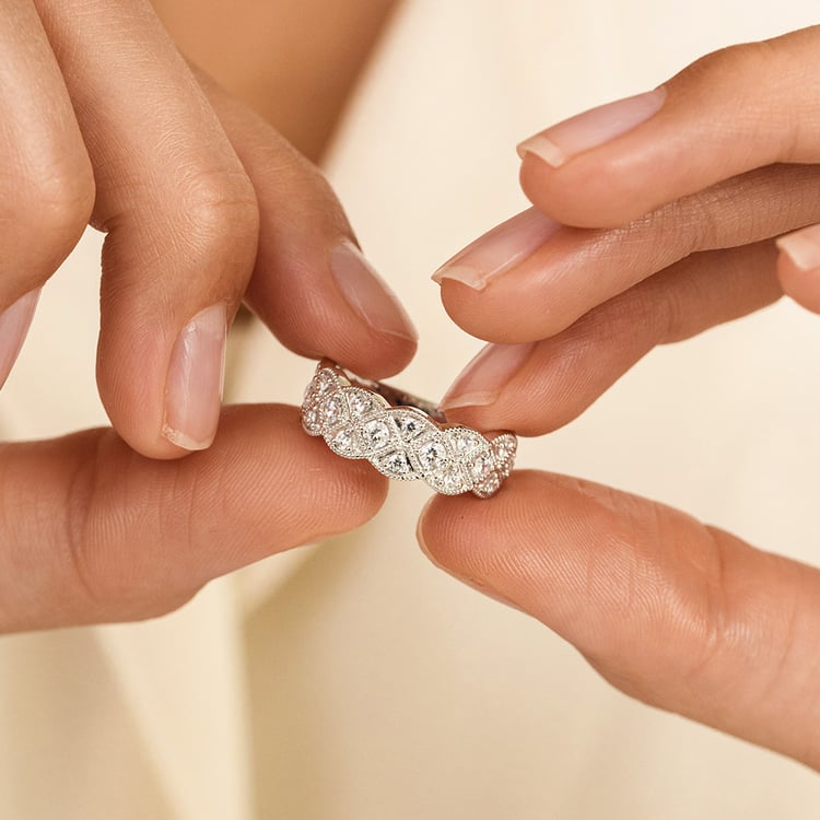 Zlatý zdobený prsten s diamanty Ruben 163094