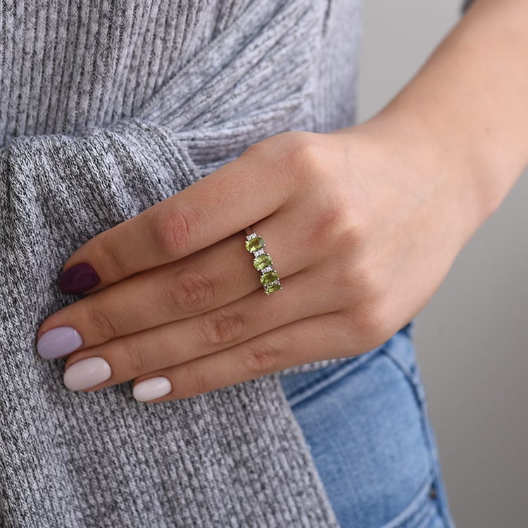 Prsten s oválnými olivíny 65334