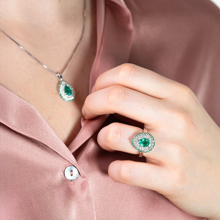 Přívěsek plný smaragdů a diamantů Sandiah 152109