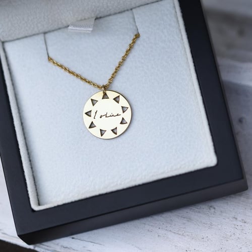 Stříbrný pozlacený přívěsek z kolekce #ZaNormalniHolky s gravírem I shine