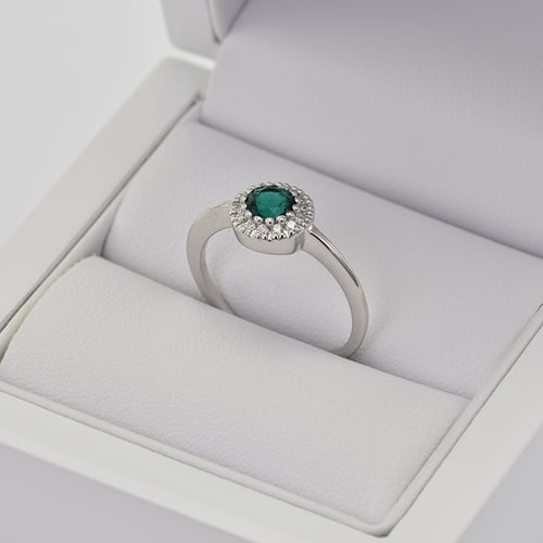 Zlatý halo prsten se smaragdem obklopeným diamanty Tafne