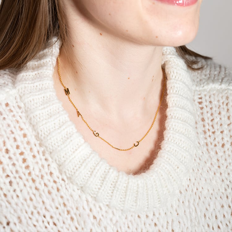 Stříbrný náhrdelník s 5 písmenky podle vaší volby a lab-grown diamantem 151204