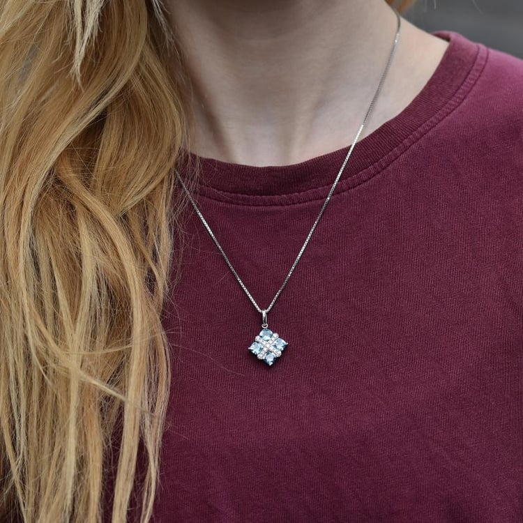 Stříbrný náhrdelník se švýcarskými topazy 30433