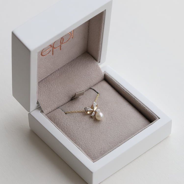 Perlový přívěsek se zlatou mašlí 74130