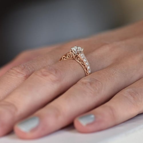 Zásnubní prsten ve stylu vintage s moissanitem a lab-grown diamanty Keran