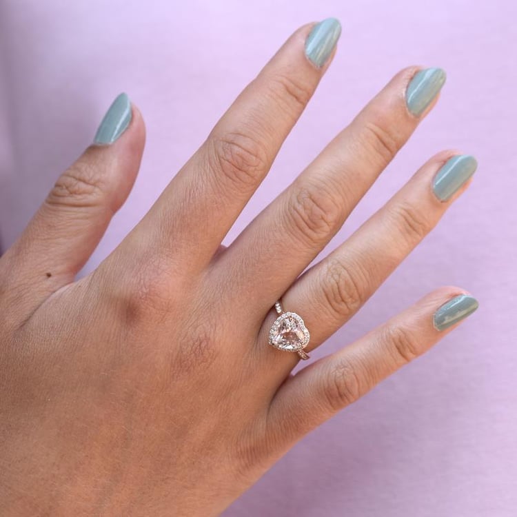 Zlatý prsten se srdcovým morganitem a diamanty 47473