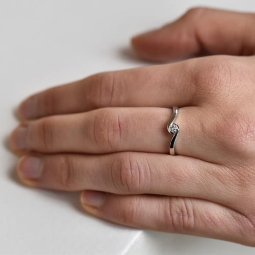 Zásnubní prsten s diamantem Zanzo