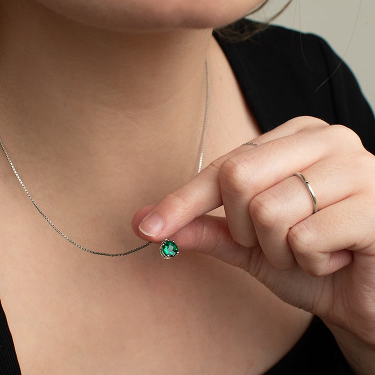 Zlatý přívěsek se smaragdem a diamantem Emolyna 135526