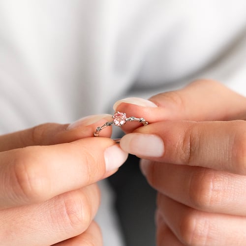 Zásnubní prsten s certifikovaným fancy pink lab-grown diamantem Imelda