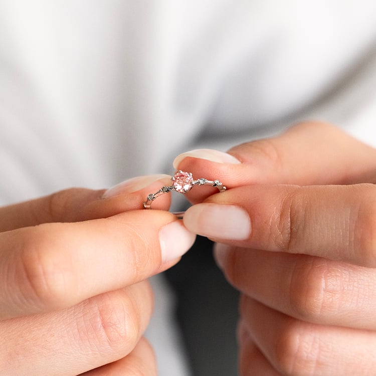 Zásnubní prsten s certifikovaným fancy pink lab-grown diamantem Imelda 144894