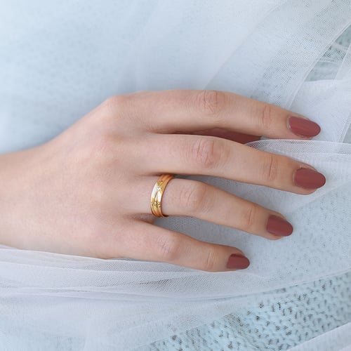 Elegantní zlaté snubní prsteny s diamantem Carlo