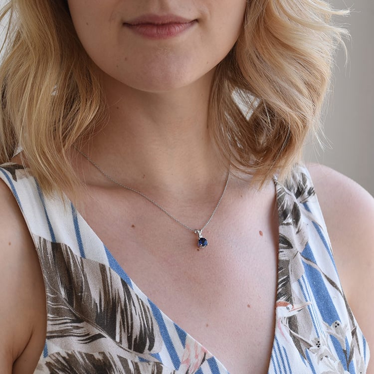 Náhrdelník se safírem 67676