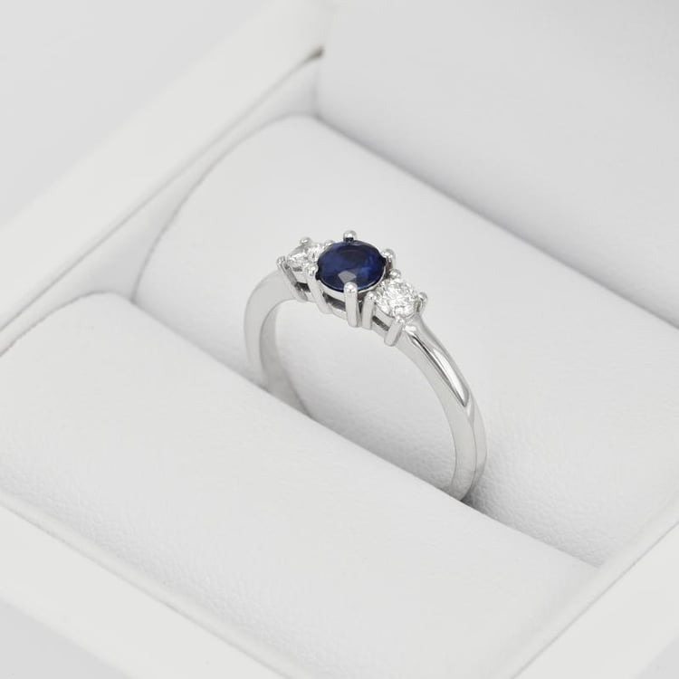 Zlatý prsten se safírem 17252