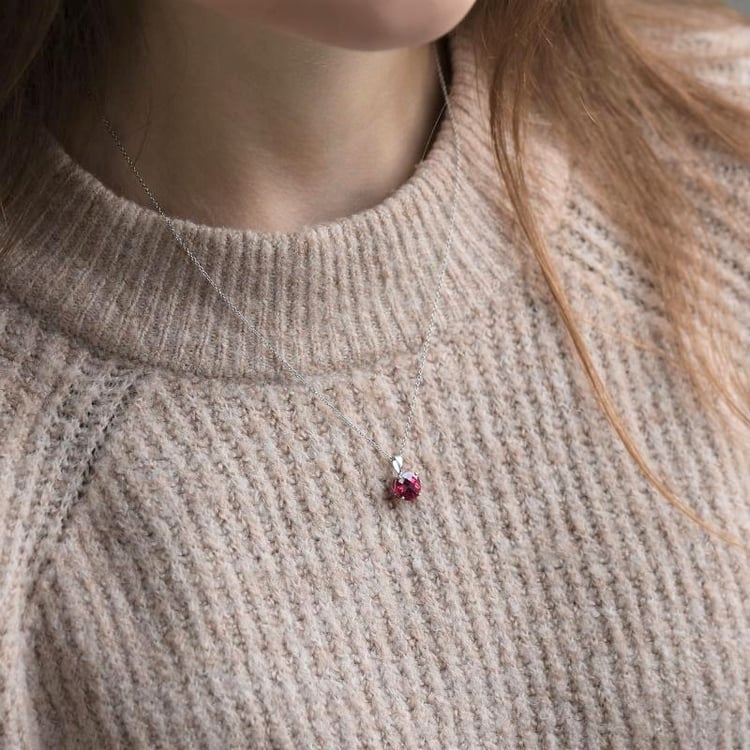 Zlatý náhrdelník s okrouhlým rubínem 106432