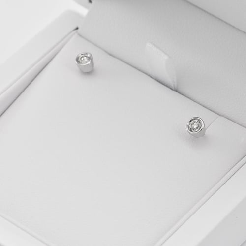 Náušnice s bezel osazenými 0.20 ct diamanty Themisena