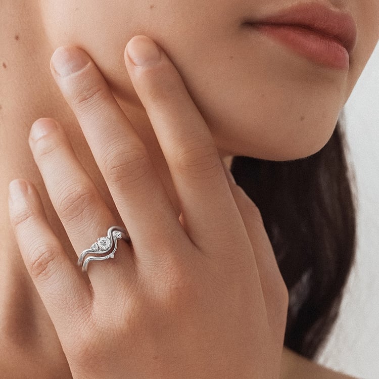 Romantický zásnubní set atypických prstýnků s diamanty 155817