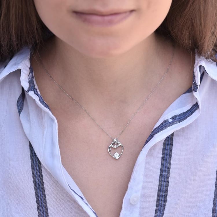 Stříbrný přívěsek matka a dítě s moissanitem a lab-grown diamantem Ella 108233