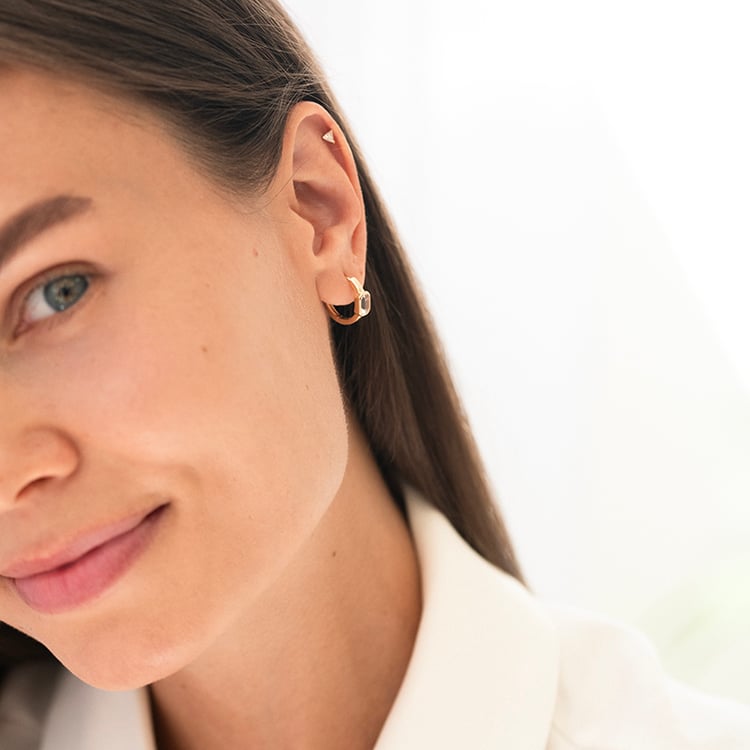 Stříbrné pozlacené kruhové náušnice s bílými topazy Tinsley 143211