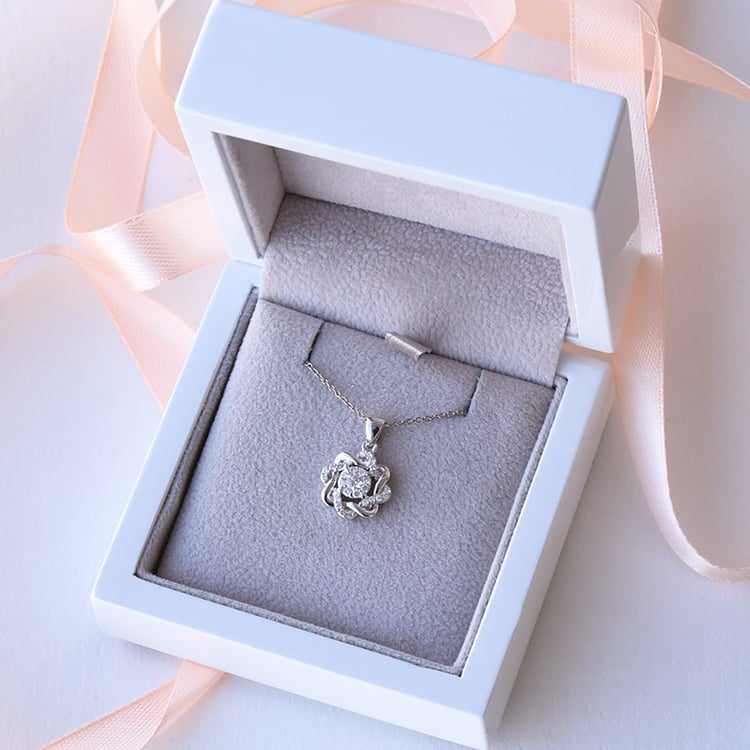 Set diamantových šperků ve tvaru květu Crisanta 146989