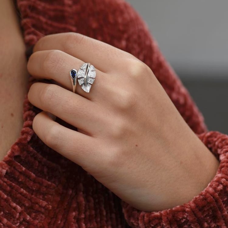 Stříbrný prsten se safírem 109239