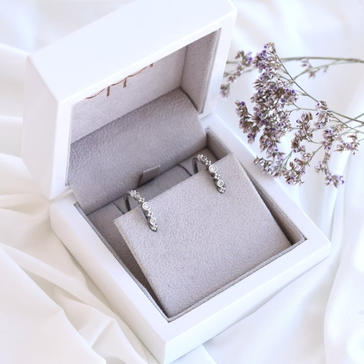 Elegantní kroužky zdobené diamanty Kitto 80640