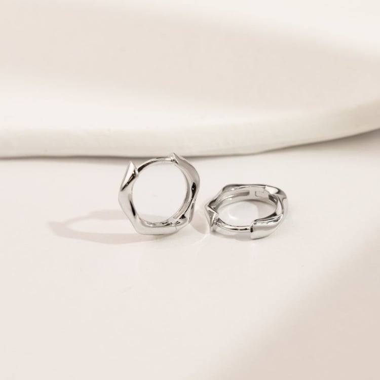 Vlnité kruhové náušnice ze stříbra Tilly 164435