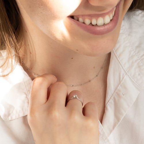 Zásnubní prsten s diamanty Hye