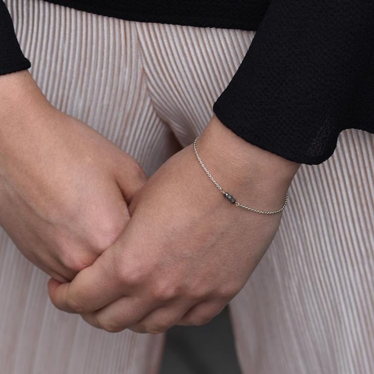 diamanty ve zlatém náramku 31553