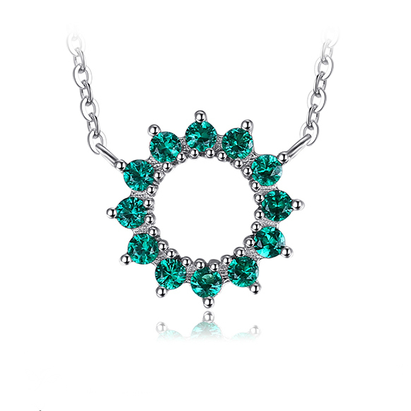Stříbrný přívěsek sluneční paprsky plné smaragdů Nusakan