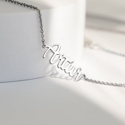 Zlatý náhrdelník se jménem Amael