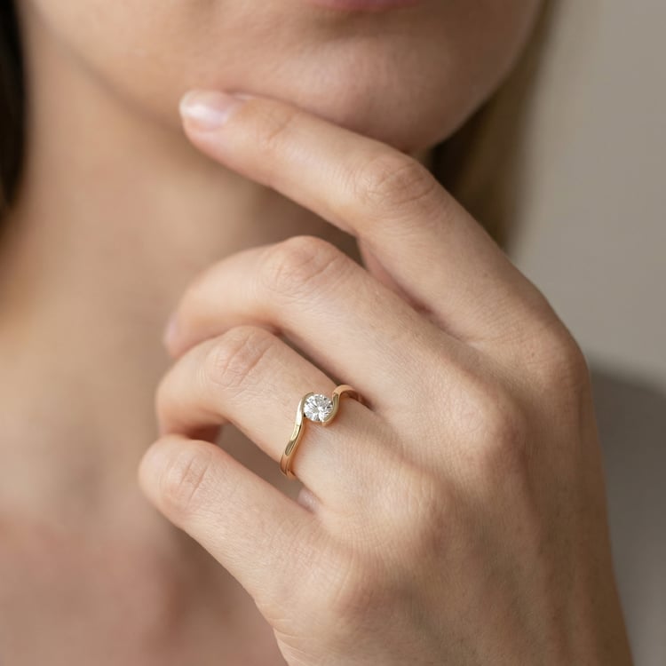 Zásnubní prsten ze zlata v oříškové barvě s diamantem Saffar 166637