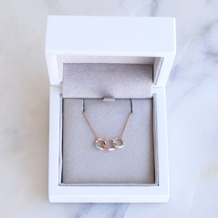 Výrazný náhrdelník s diamanty 87418