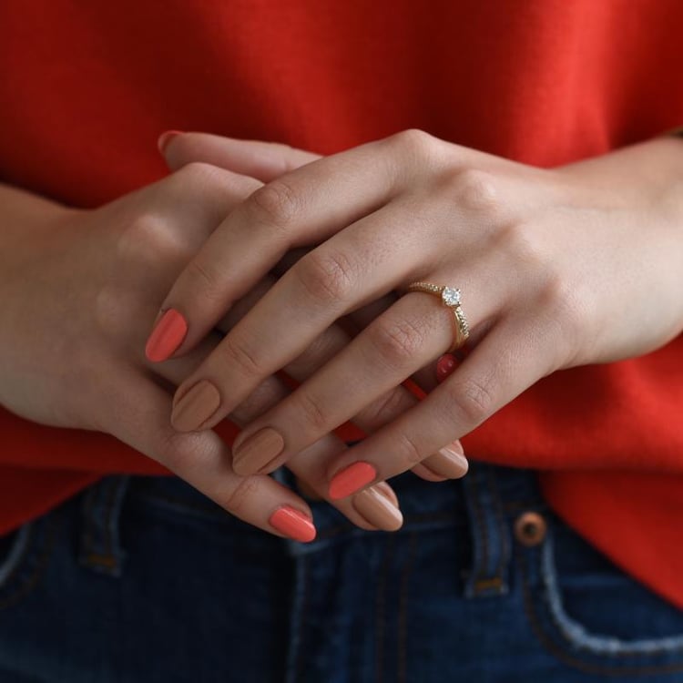 Zlatý zásnubní prsten s diamanty 52526