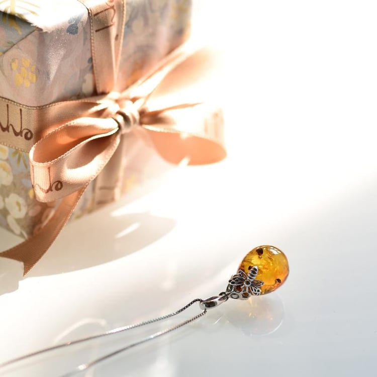 Náhrdelník s včelkou 34185