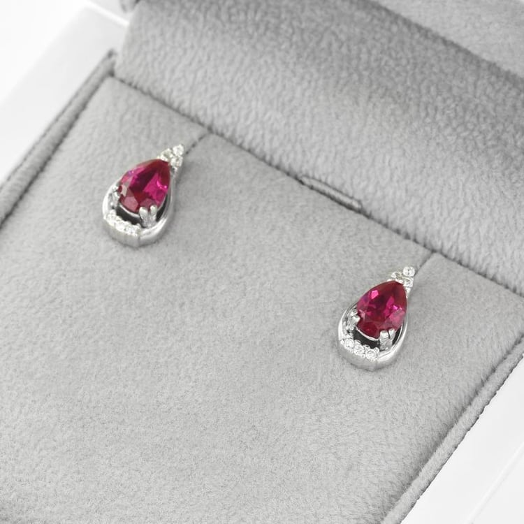 Rubínové slzy v náušnicích ze stříbra 45201