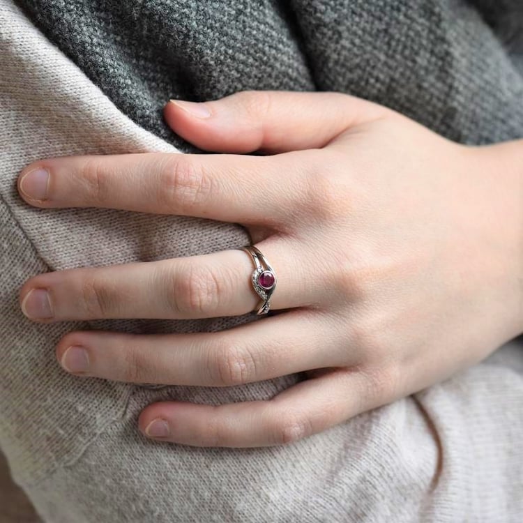 Zásnubní prsten s rubínem 106443