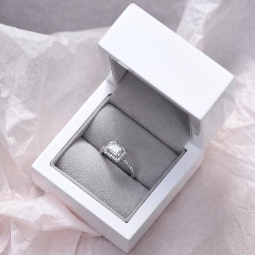 Zásnubní prsten s emerald diamantem Farida