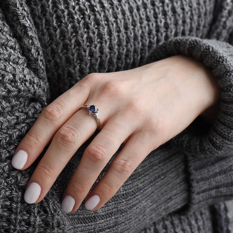 Zlatý prsten se safírem a diamanty 93900