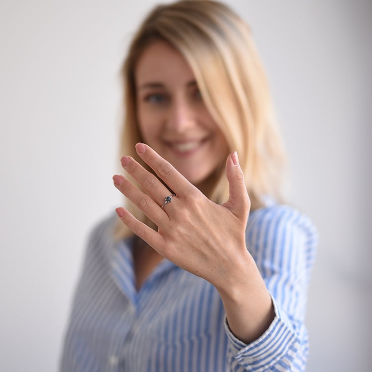 Zlatý prsten se salt´n´pepper diamantem 68082