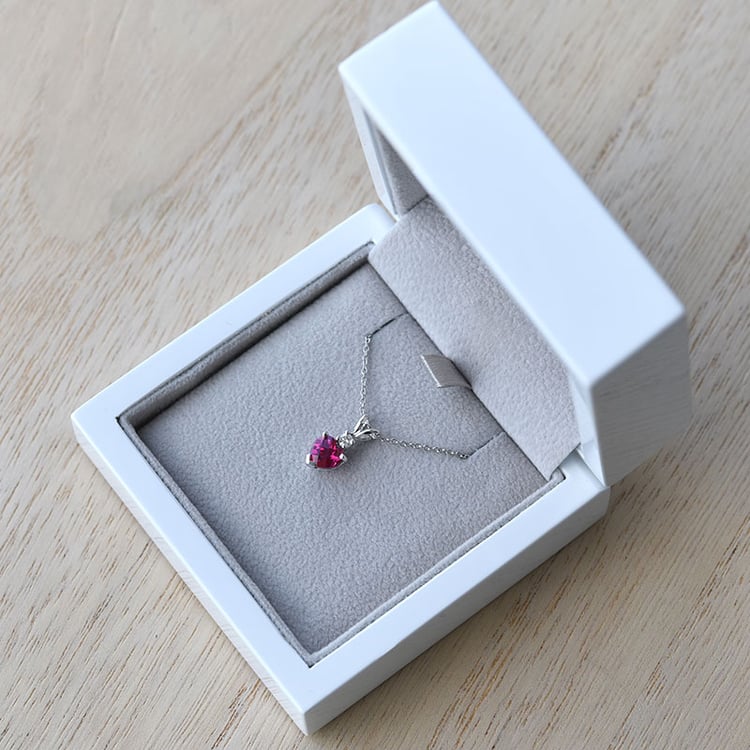 Náhrdelník s rubínem 68902