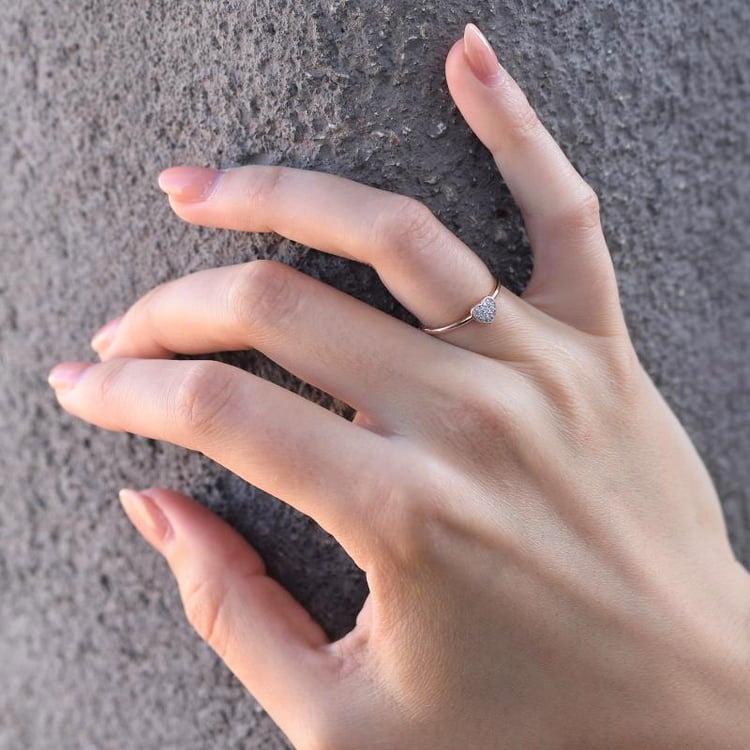 Zlatý zásnubní prsten 106825