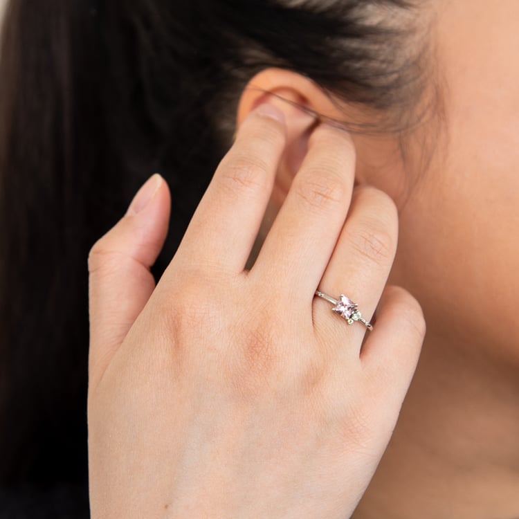 Cluster prsten s morganitem, safírem, olivínem a diamanty Kenny 124572