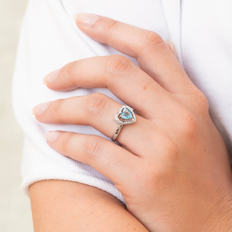 Zlatý prsten se švýcarským topazem ve tvaru srdce a diamanty Liola 144199