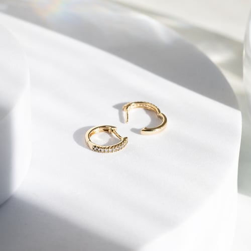 Stříbrné elegantní kruhové náušnice s lab-grown diamanty Gomati