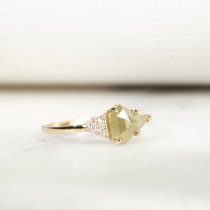 Prsten s pentagon salt and pepper diamantem Emilija