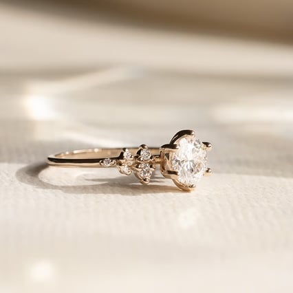 Zásnubní prsten oříškového zlata s lab-grown diamanty Olha