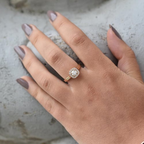 Zásnubní prsten s lab-grown diamanty v halo stylu Reley
