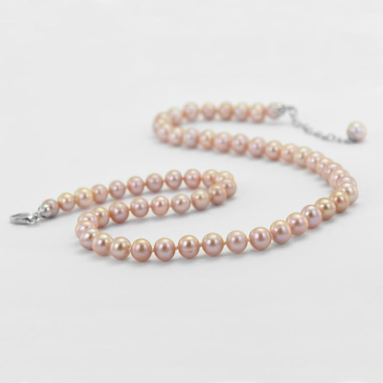 Stříbrný náhrdelník s perlami 50830