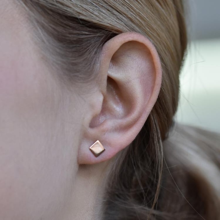 Zlaté náušnice ve tvaru čtverce 29931